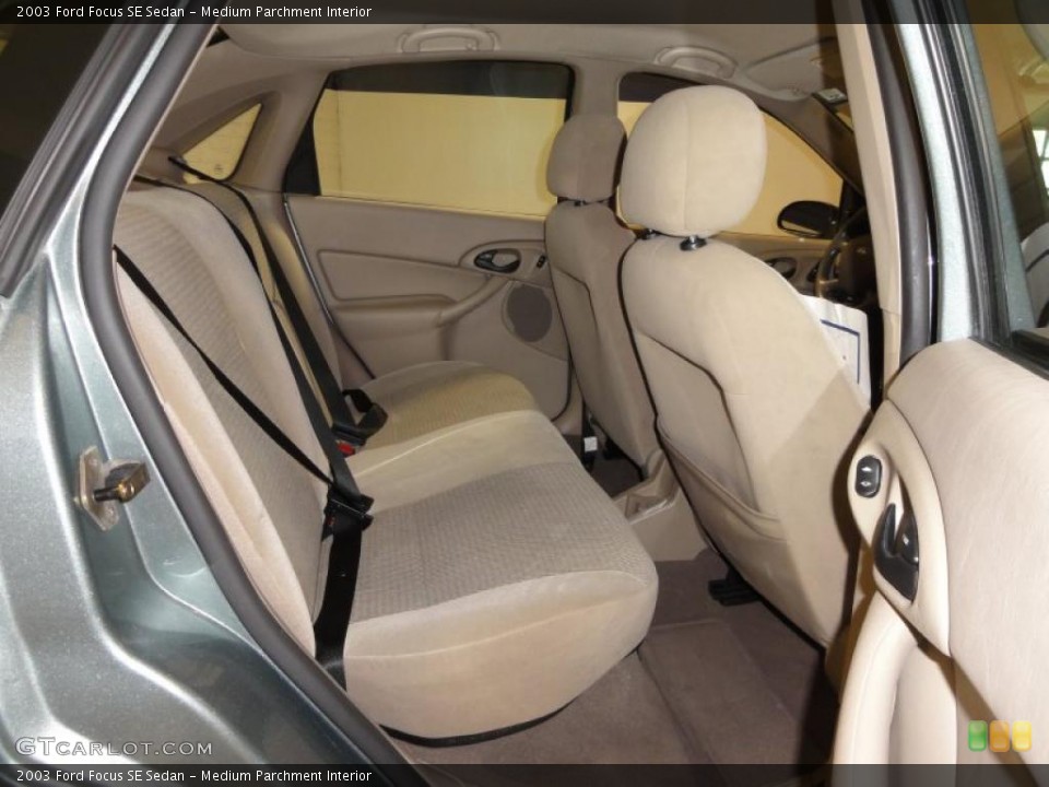 Medium Parchment Interior Photo for the 2003 Ford Focus SE Sedan #48016919
