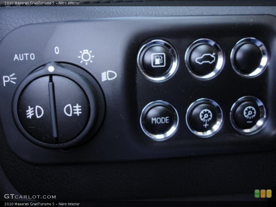 Nero Interior Controls for the 2010 Maserati GranTurismo S #48030032