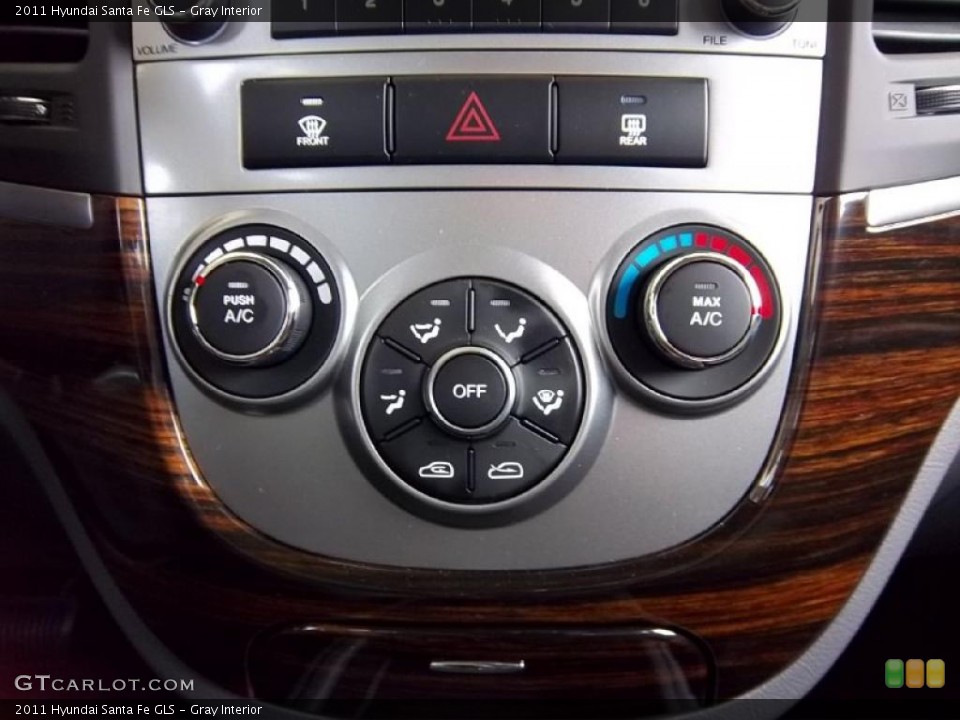 Gray Interior Controls for the 2011 Hyundai Santa Fe GLS #48030833