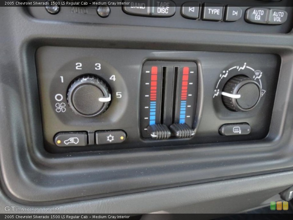 Medium Gray Interior Controls for the 2005 Chevrolet Silverado 1500 LS Regular Cab #48031562