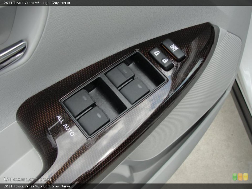 Light Gray Interior Controls for the 2011 Toyota Venza V6 #48047711