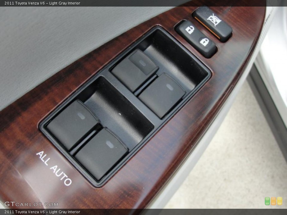 Light Gray Interior Controls for the 2011 Toyota Venza V6 #48048221