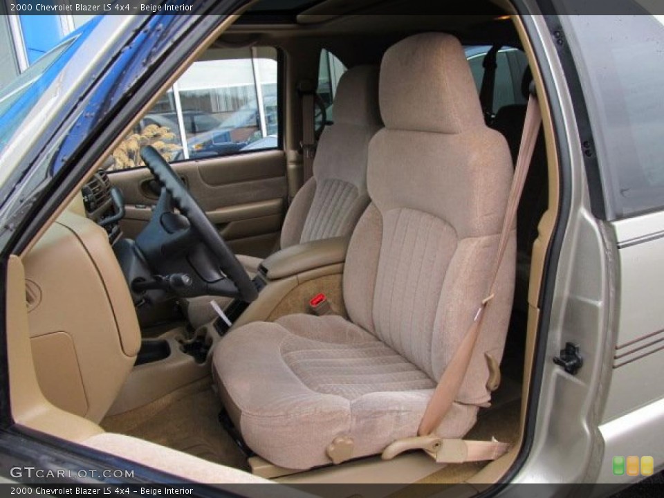 Beige Interior Photo for the 2000 Chevrolet Blazer LS 4x4 #48055362