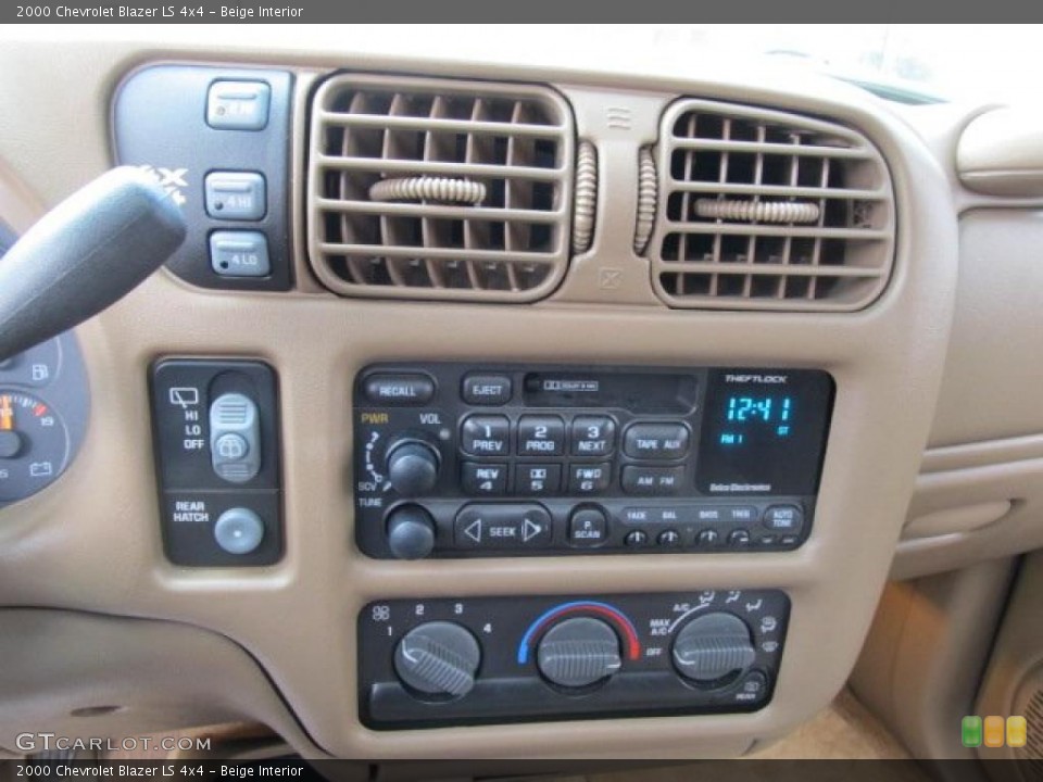 Beige Interior Controls for the 2000 Chevrolet Blazer LS 4x4 #48055376