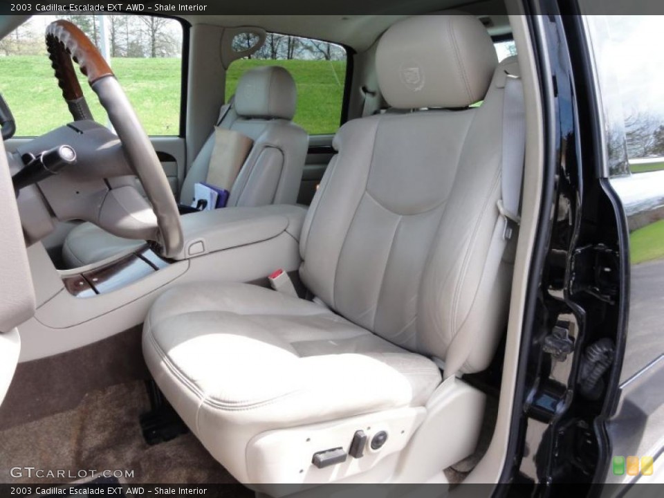 Shale Interior Photo for the 2003 Cadillac Escalade EXT AWD #48055790