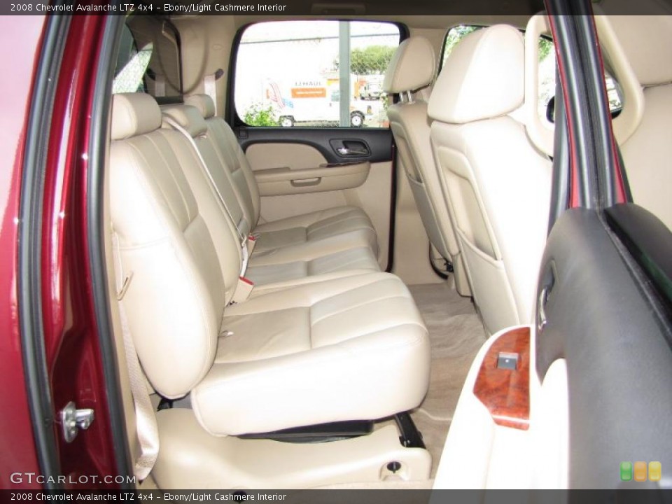 Ebony/Light Cashmere Interior Photo for the 2008 Chevrolet Avalanche LTZ 4x4 #48055932