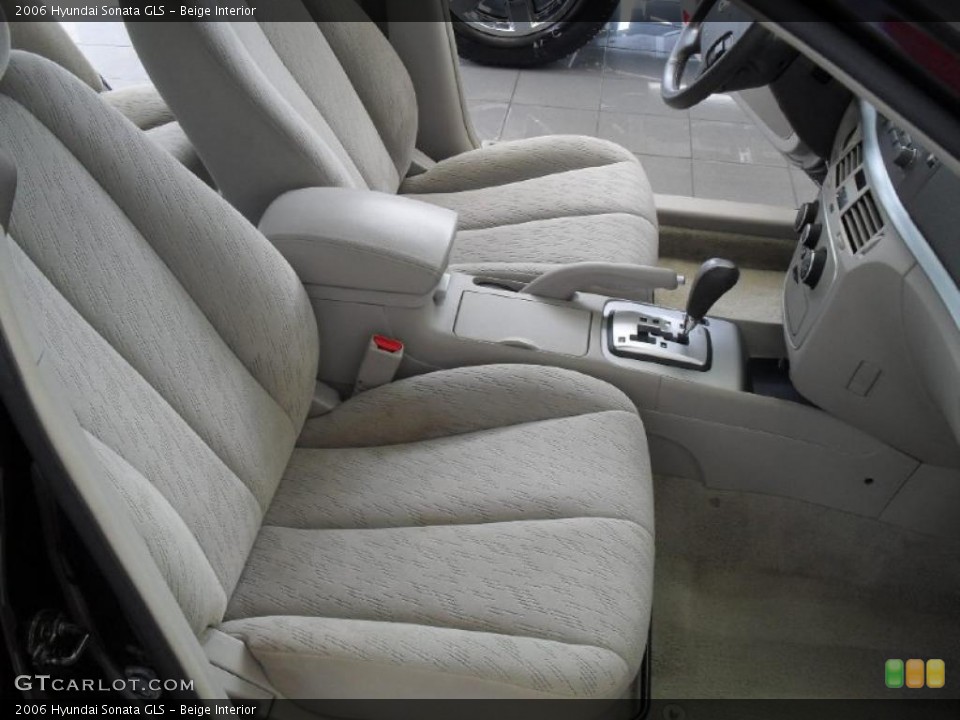 Beige Interior Photo for the 2006 Hyundai Sonata GLS #48076116