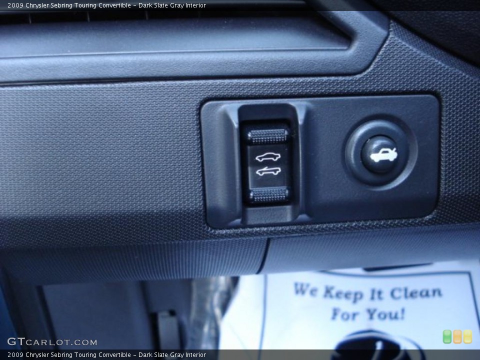 Dark Slate Gray Interior Controls for the 2009 Chrysler Sebring Touring Convertible #48082167