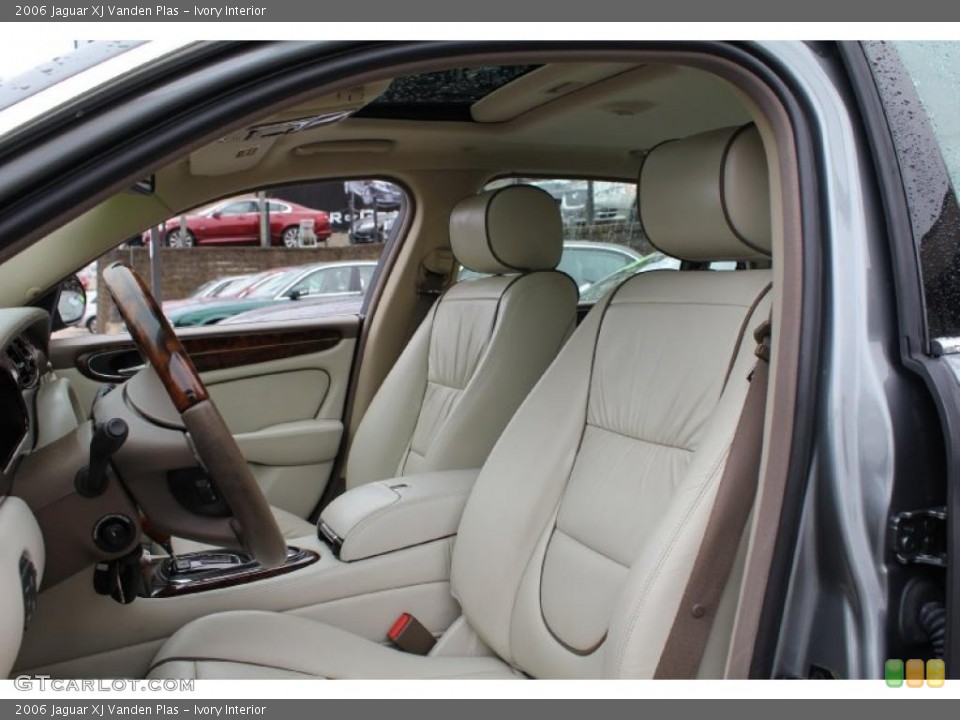 Ivory Interior Photo for the 2006 Jaguar XJ Vanden Plas #48087579