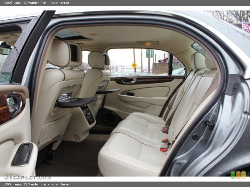 Ivory Interior Photo for the 2006 Jaguar XJ Vanden Plas #48087654