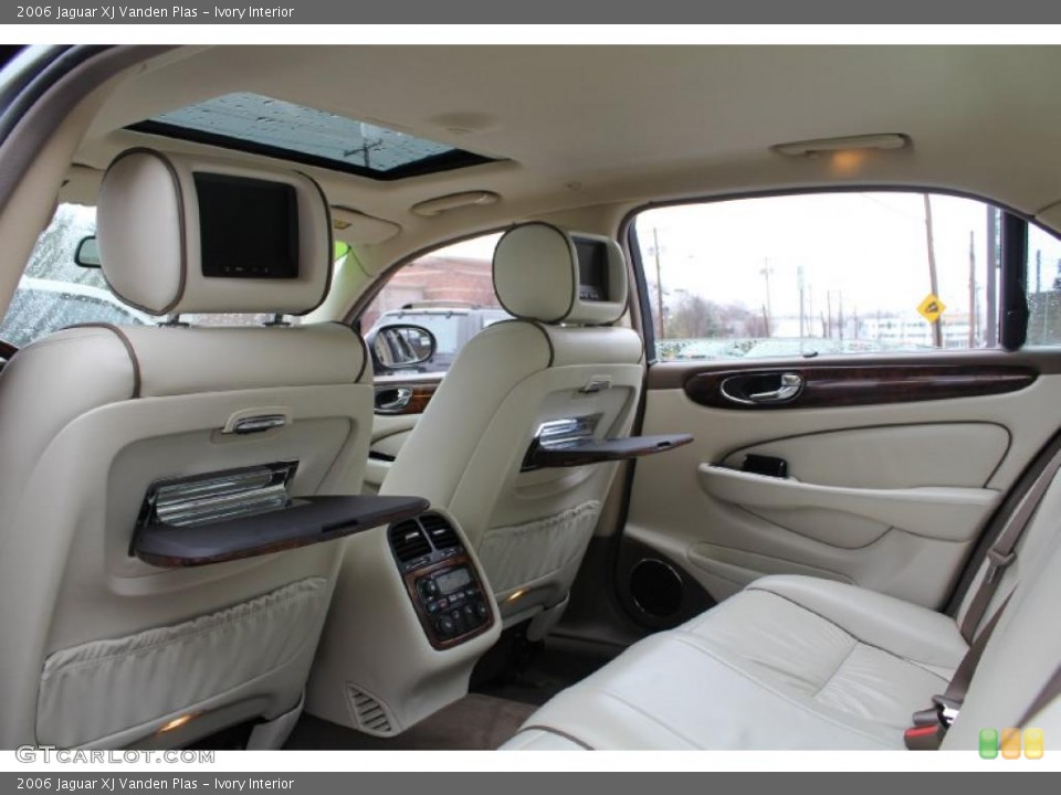 Ivory Interior Photo for the 2006 Jaguar XJ Vanden Plas #48087669