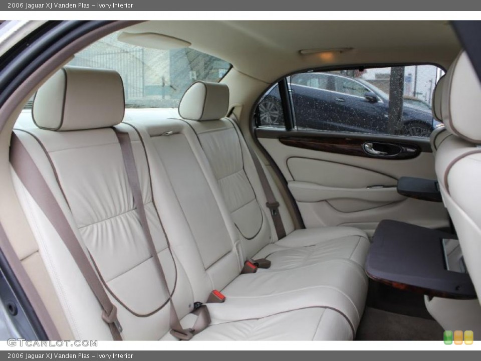 Ivory Interior Photo for the 2006 Jaguar XJ Vanden Plas #48087717