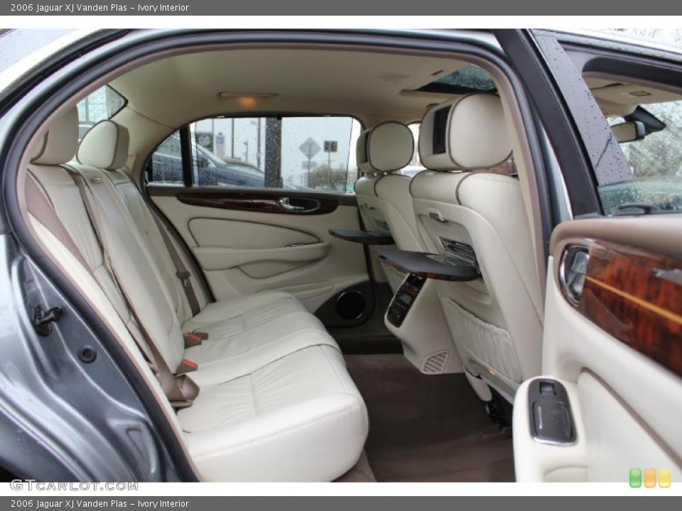 Ivory Interior Photo for the 2006 Jaguar XJ Vanden Plas #48087726
