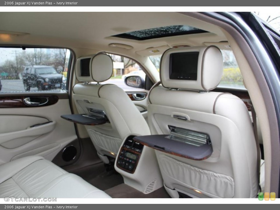 Ivory Interior Photo for the 2006 Jaguar XJ Vanden Plas #48087735
