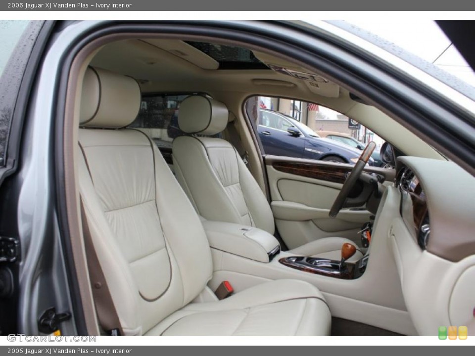 Ivory Interior Photo for the 2006 Jaguar XJ Vanden Plas #48087747