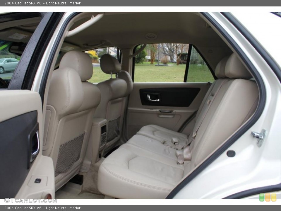 Light Neutral Interior Photo for the 2004 Cadillac SRX V6 #48088061