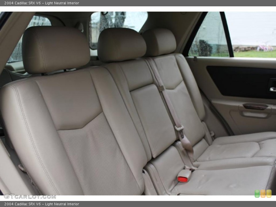 Light Neutral Interior Photo for the 2004 Cadillac SRX V6 #48088101