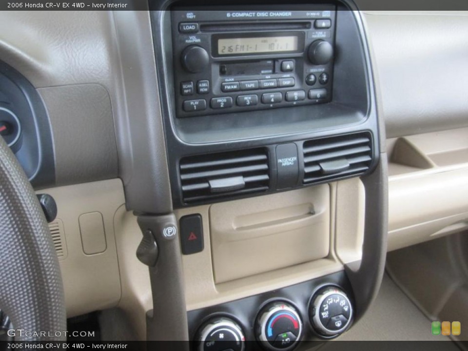Ivory Interior Controls for the 2006 Honda CR-V EX 4WD #48089106