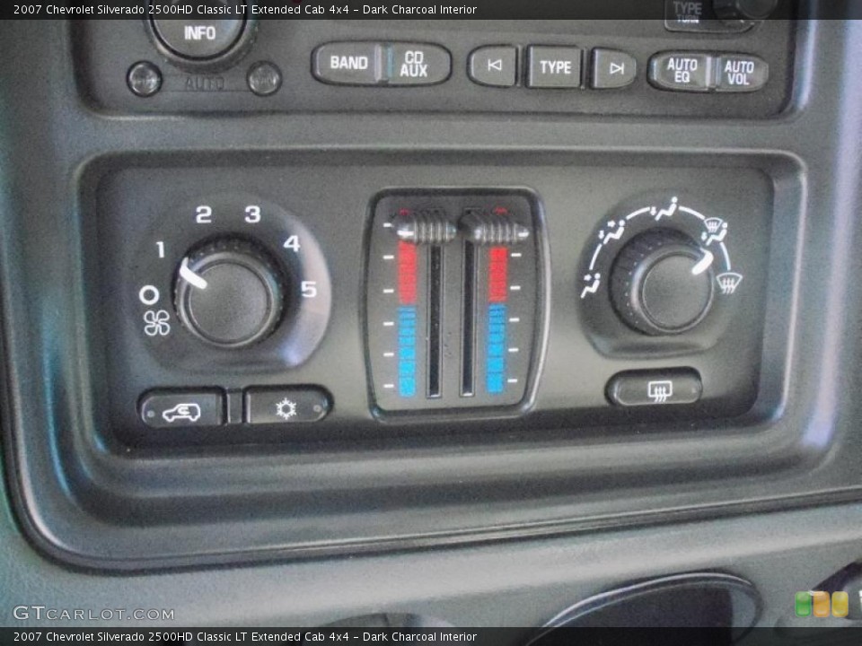 Dark Charcoal Interior Controls for the 2007 Chevrolet Silverado 2500HD Classic LT Extended Cab 4x4 #48092769