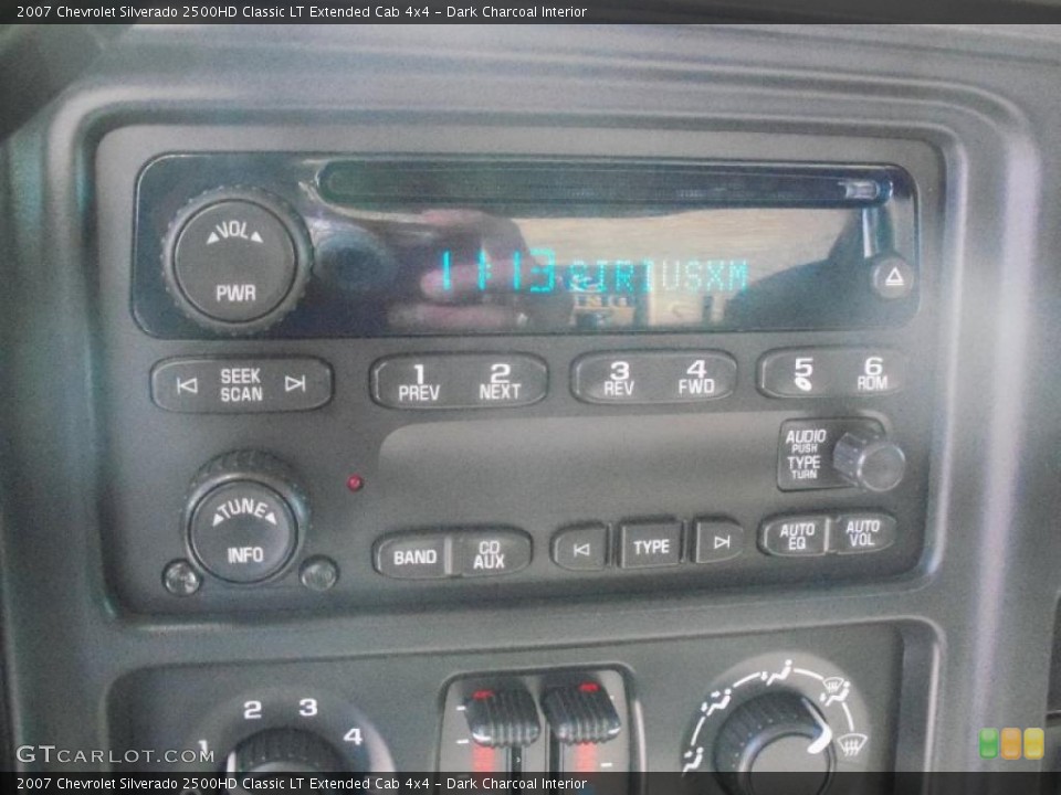 Dark Charcoal Interior Controls for the 2007 Chevrolet Silverado 2500HD Classic LT Extended Cab 4x4 #48092790