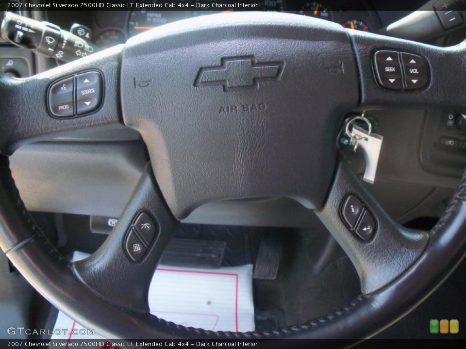 Dark Charcoal Interior Controls for the 2007 Chevrolet Silverado 2500HD Classic LT Extended Cab 4x4 #48092844