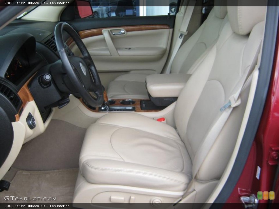 Tan Interior Photo for the 2008 Saturn Outlook XR #48100470