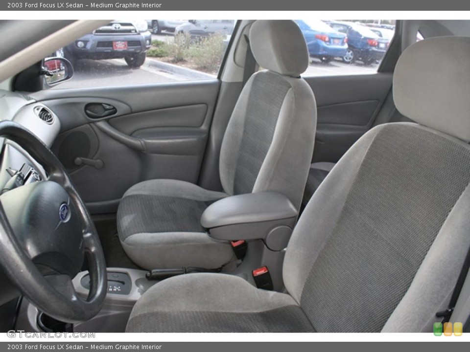 Medium Graphite Interior Photo for the 2003 Ford Focus LX Sedan #48114798