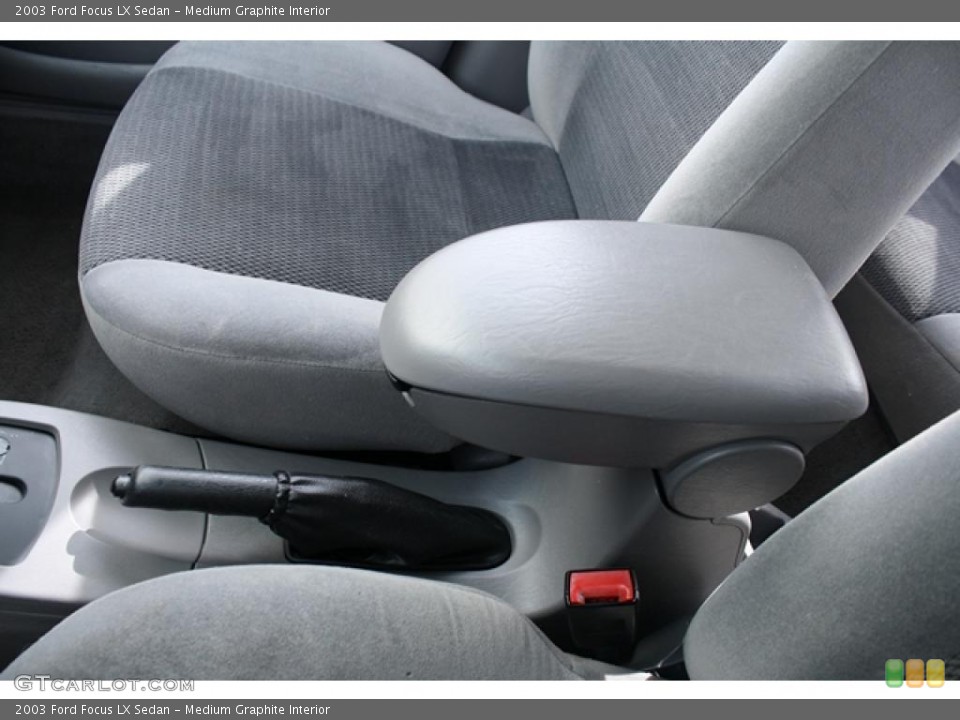 Medium Graphite Interior Photo for the 2003 Ford Focus LX Sedan #48114966