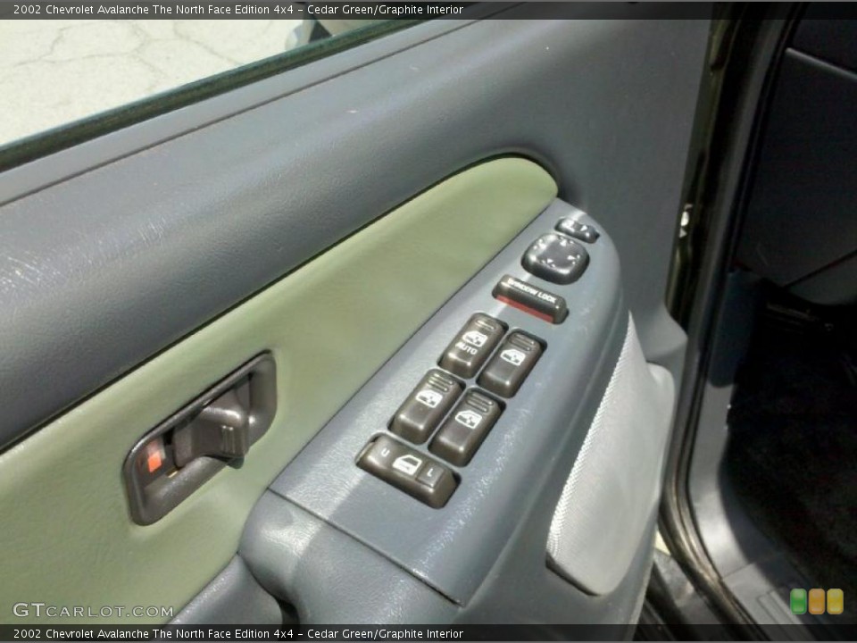 Cedar Green/Graphite Interior Controls for the 2002 Chevrolet Avalanche The North Face Edition 4x4 #48124150