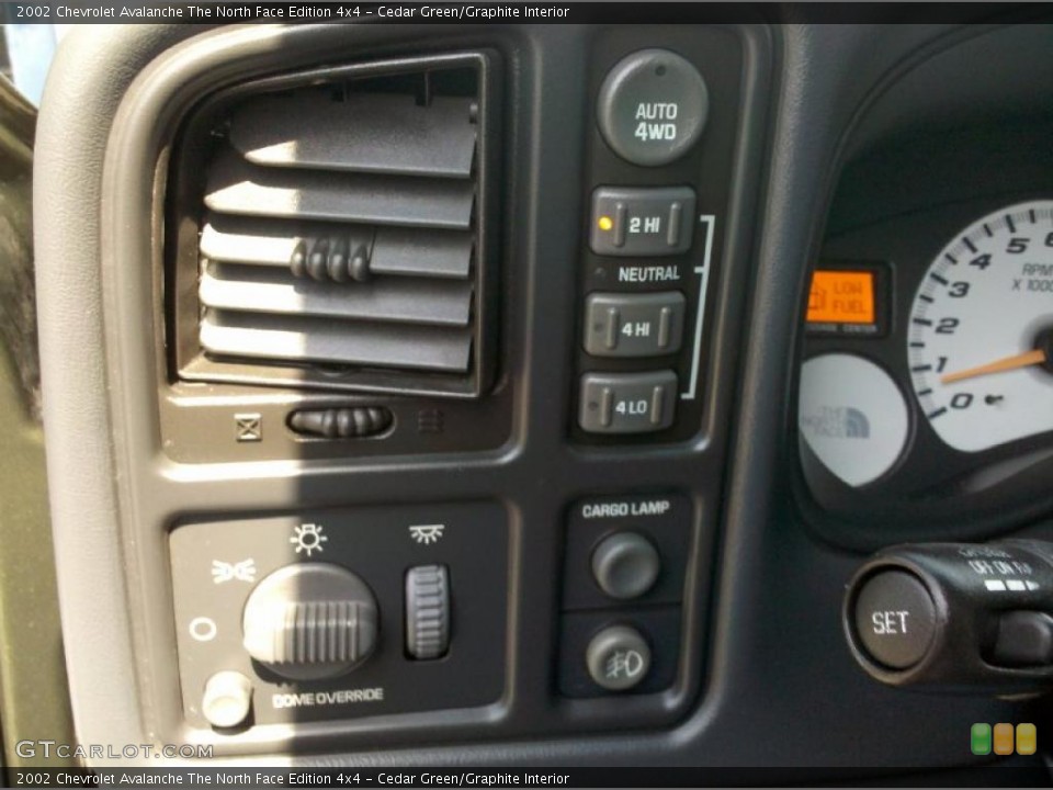 Cedar Green/Graphite Interior Controls for the 2002 Chevrolet Avalanche The North Face Edition 4x4 #48124171
