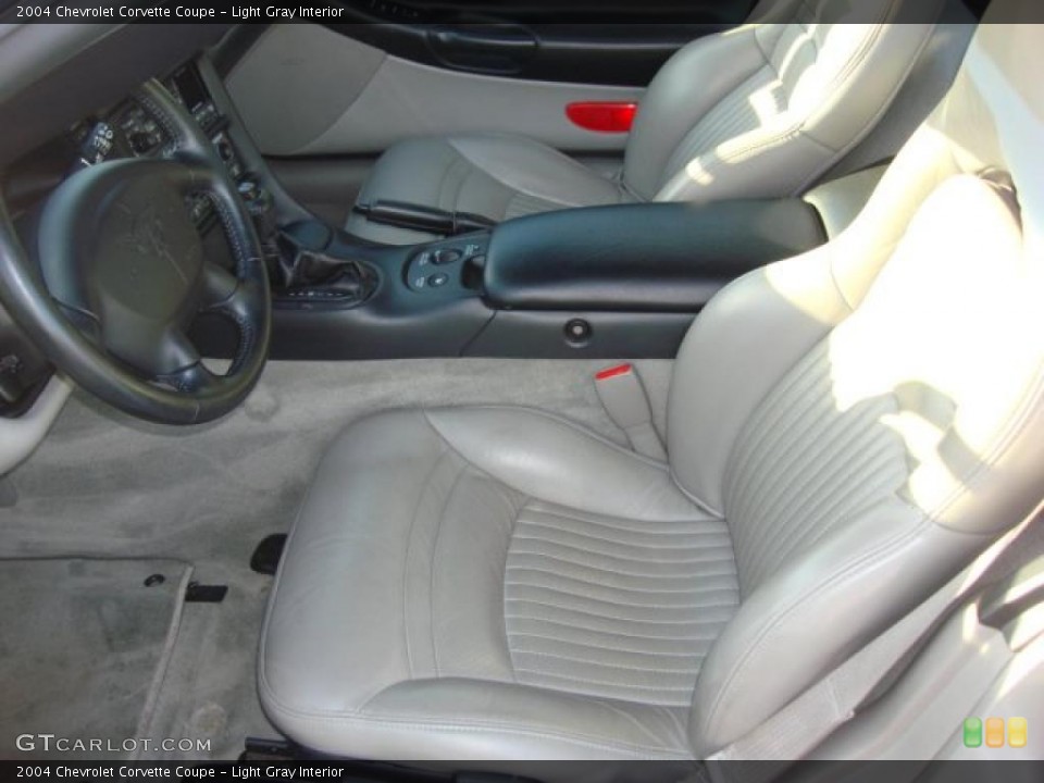 Light Gray Interior Photo for the 2004 Chevrolet Corvette Coupe #48132167