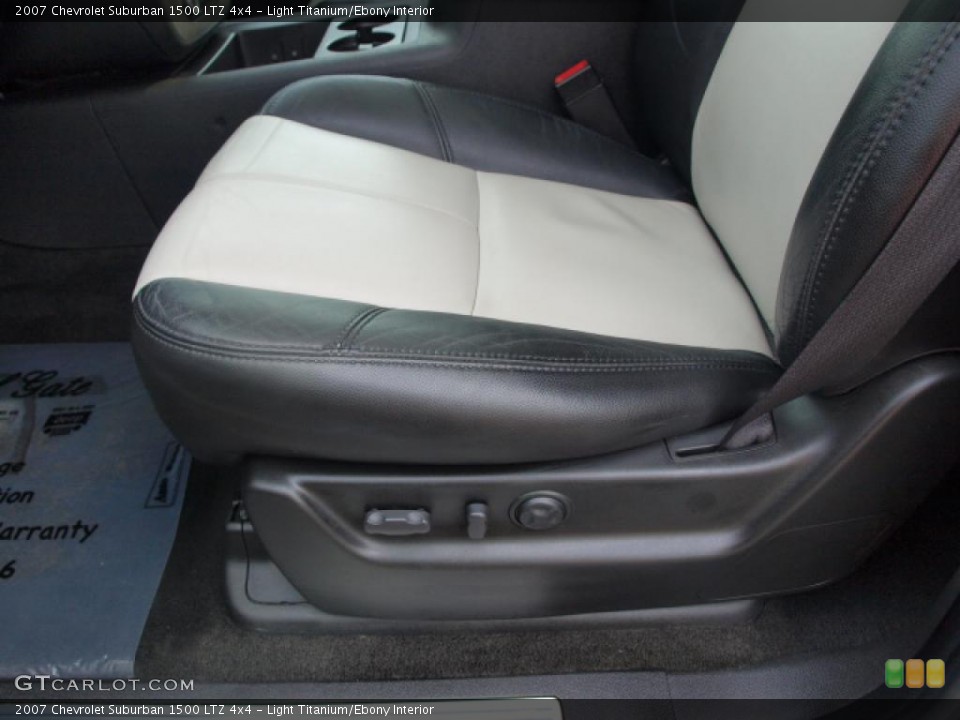 Light Titanium/Ebony Interior Photo for the 2007 Chevrolet Suburban 1500 LTZ 4x4 #48138942