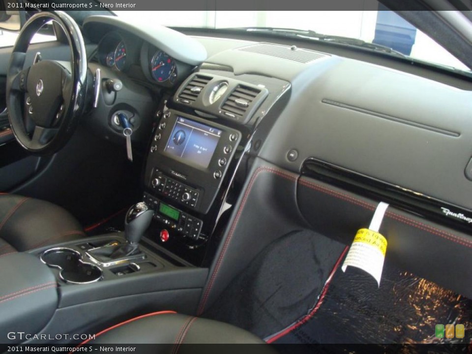 Nero Interior Dashboard for the 2011 Maserati Quattroporte S #48150614