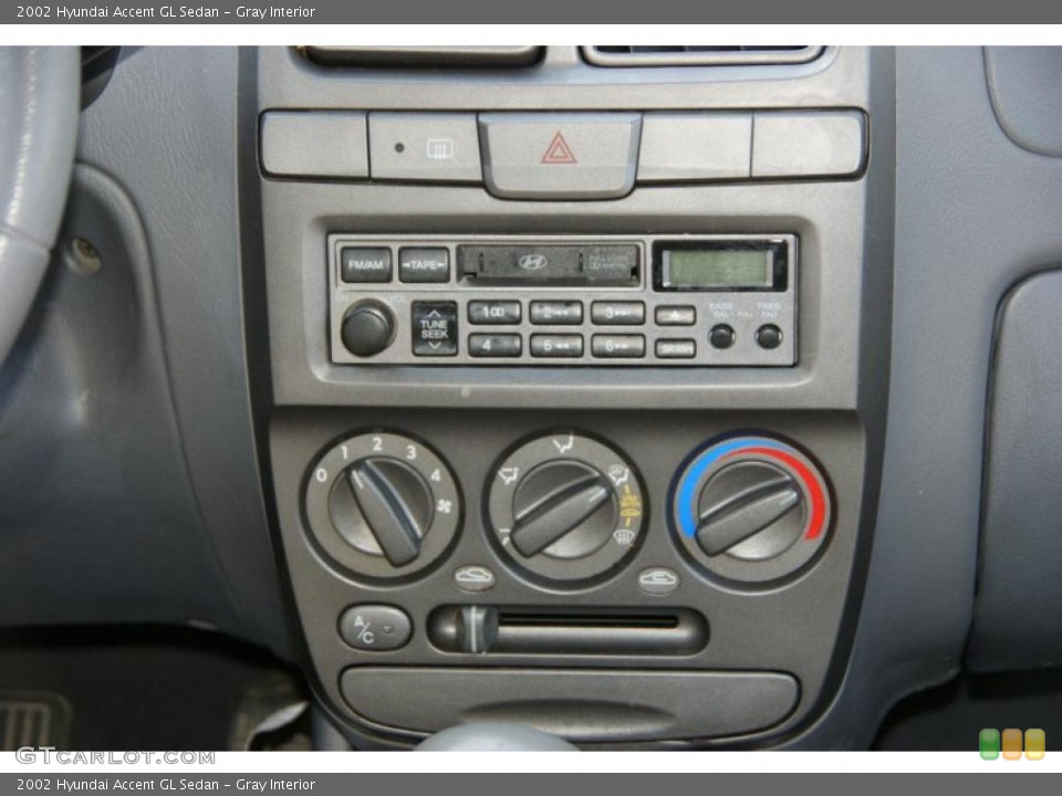Gray Interior Controls for the 2002 Hyundai Accent GL Sedan #48150755
