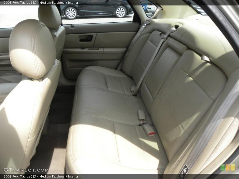 Medium Parchment Interior Photo for the 2003 Ford Taurus SES #48151409