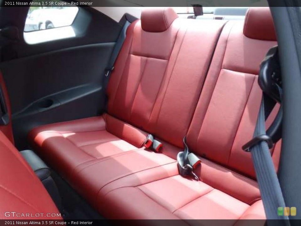 Red Interior Photo for the 2011 Nissan Altima 3.5 SR Coupe #48168803