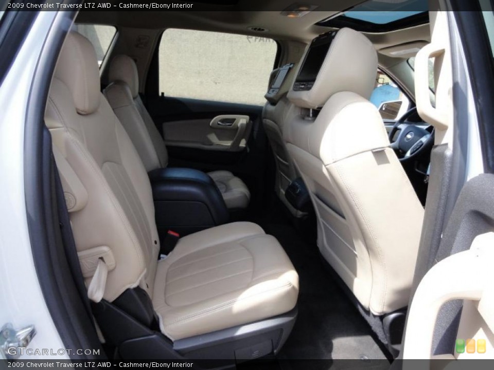 Cashmere/Ebony Interior Photo for the 2009 Chevrolet Traverse LTZ AWD #48171113
