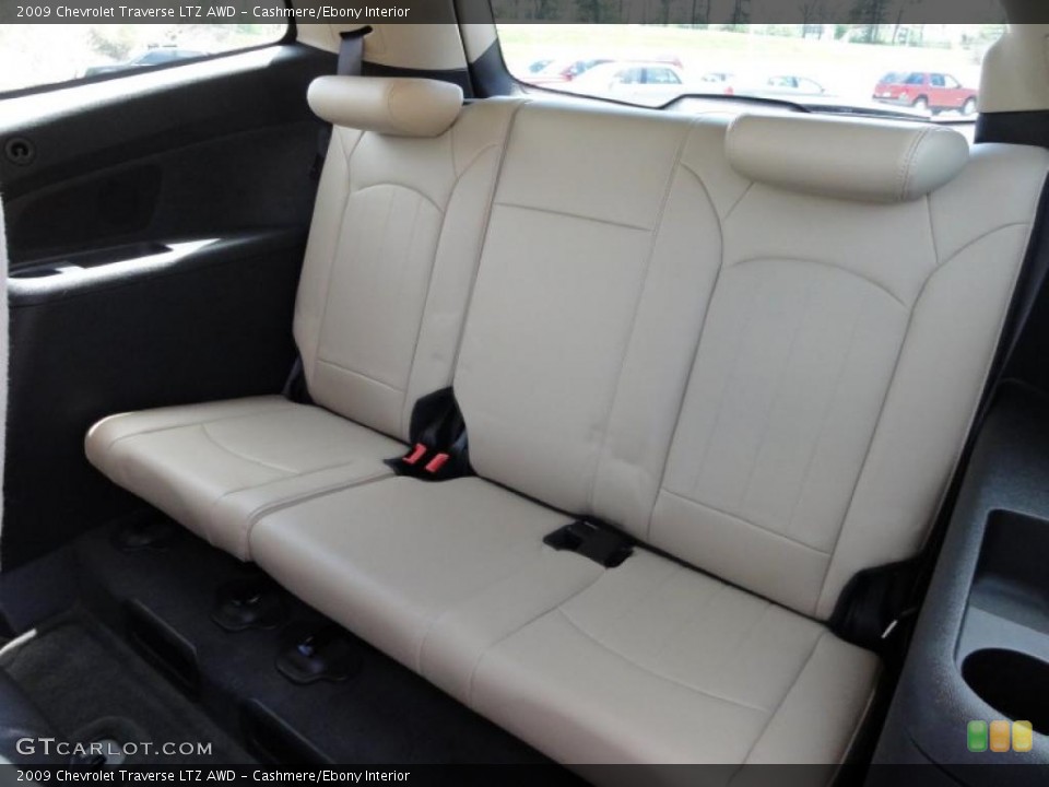 Cashmere/Ebony Interior Photo for the 2009 Chevrolet Traverse LTZ AWD #48171212