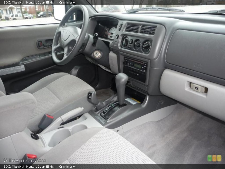 Gray Interior Photo for the 2002 Mitsubishi Montero Sport ES 4x4 #48171224