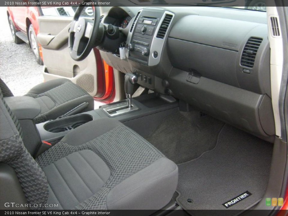 Graphite Interior Photo for the 2010 Nissan Frontier SE V6 King Cab 4x4 #48175478