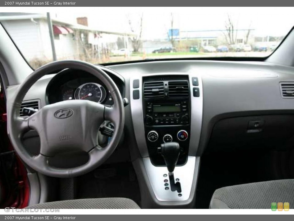 Gray Interior Dashboard for the 2007 Hyundai Tucson SE #48178778