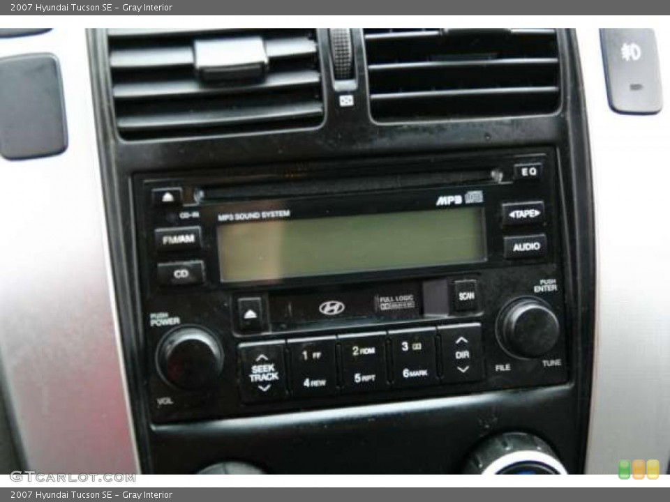 Gray Interior Controls for the 2007 Hyundai Tucson SE #48178850