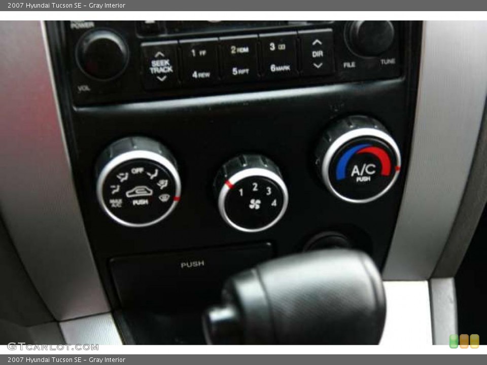 Gray Interior Controls for the 2007 Hyundai Tucson SE #48178862