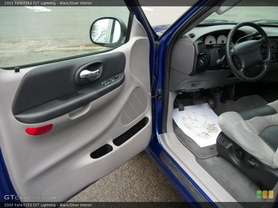 Black/Silver Interior Photo for the 2003 Ford F150 SVT Lightning #48179003