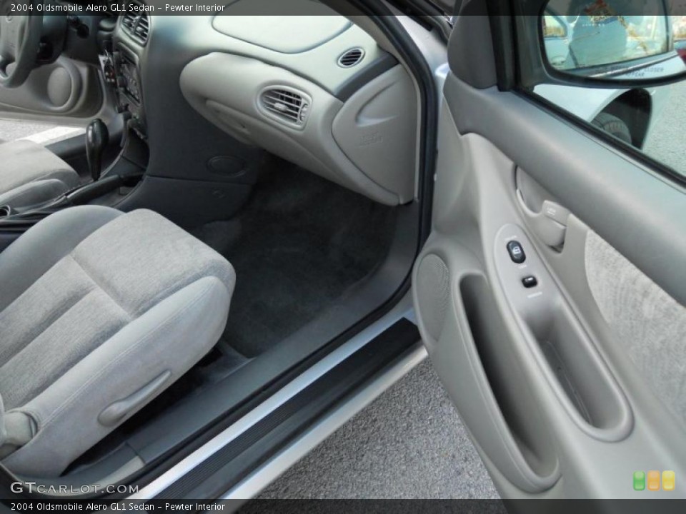 Pewter Interior Photo for the 2004 Oldsmobile Alero GL1 Sedan #48179861
