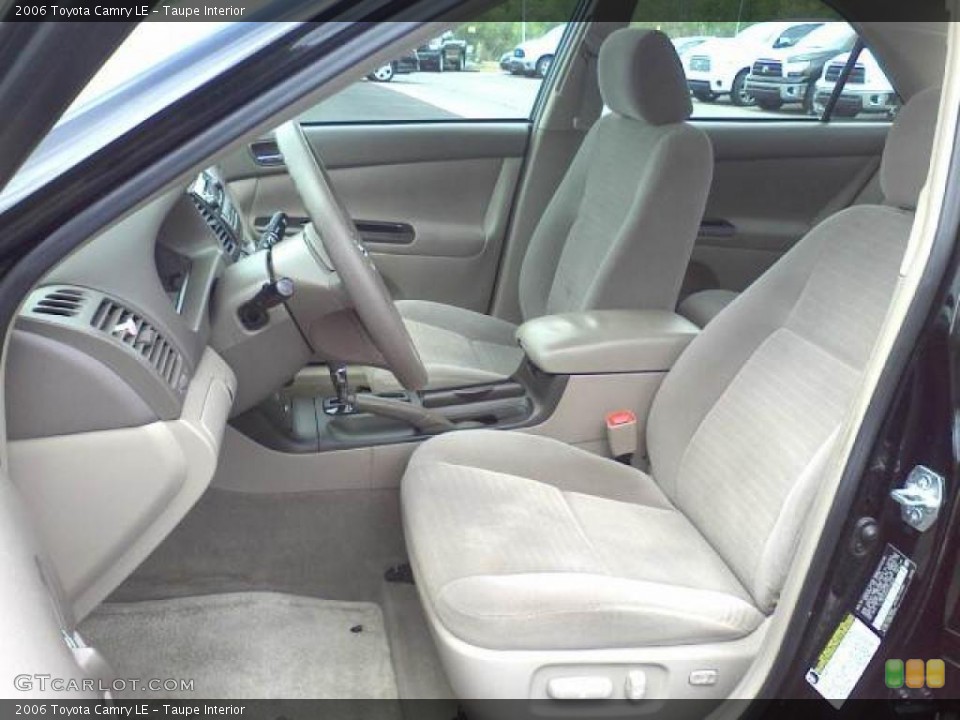 Taupe Interior Photo for the 2006 Toyota Camry LE #48181583