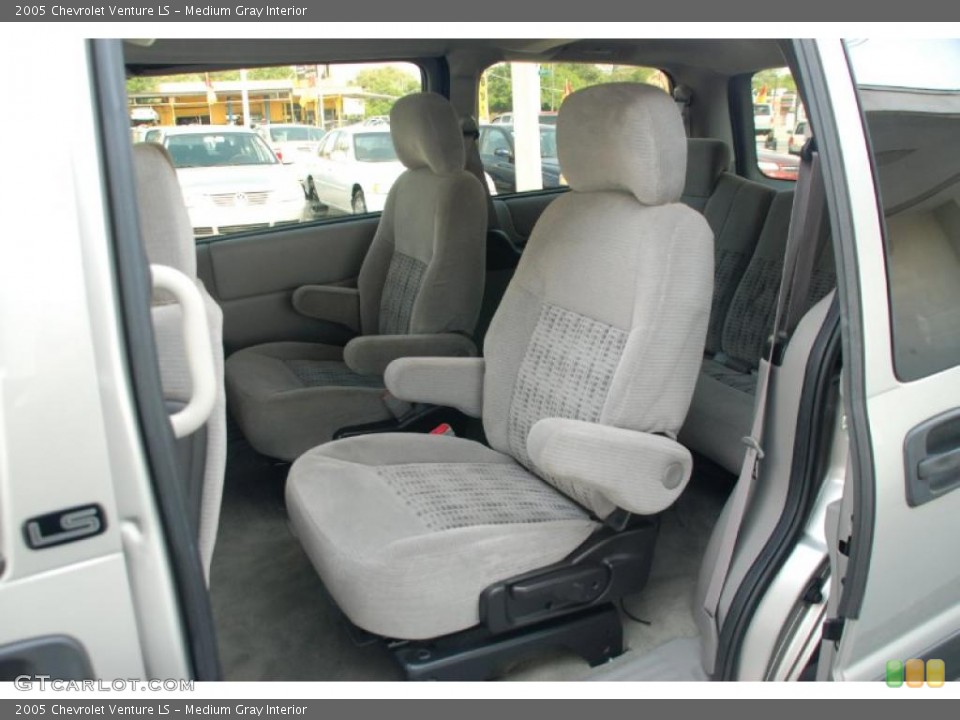 Medium Gray Interior Photo for the 2005 Chevrolet Venture LS #48191429