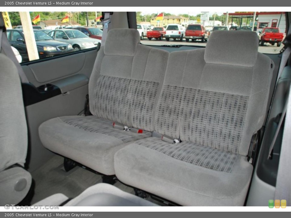 Medium Gray Interior Photo for the 2005 Chevrolet Venture LS #48191453