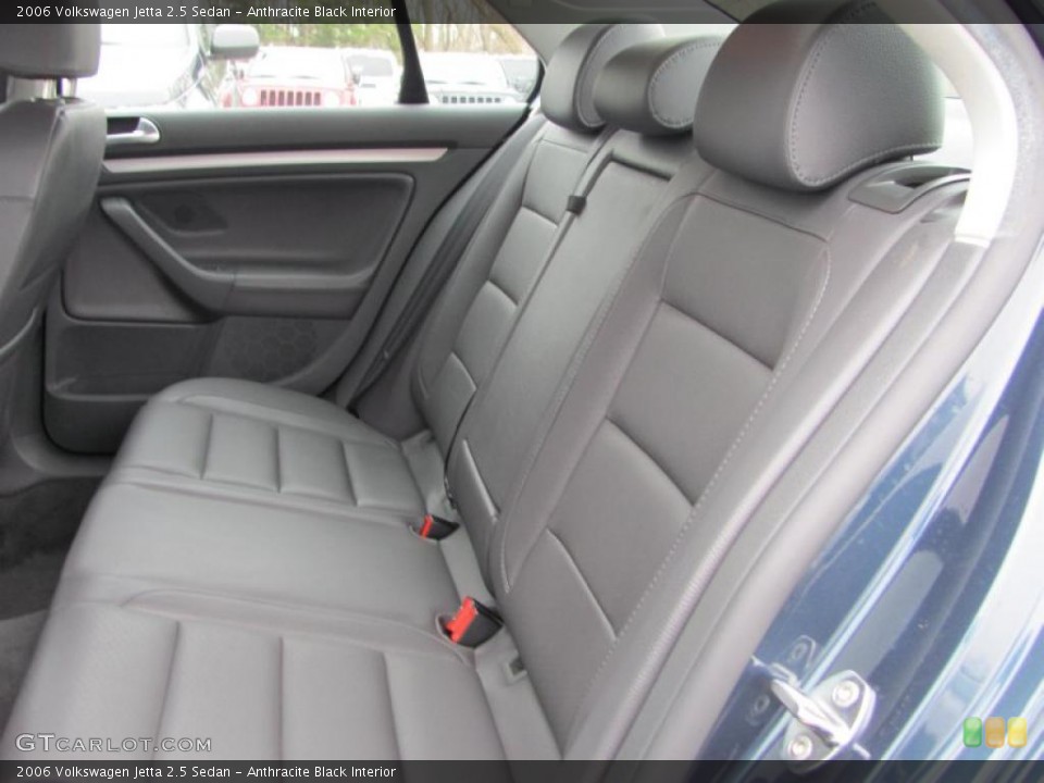 Anthracite Black Interior Photo for the 2006 Volkswagen Jetta 2.5 Sedan #48201103