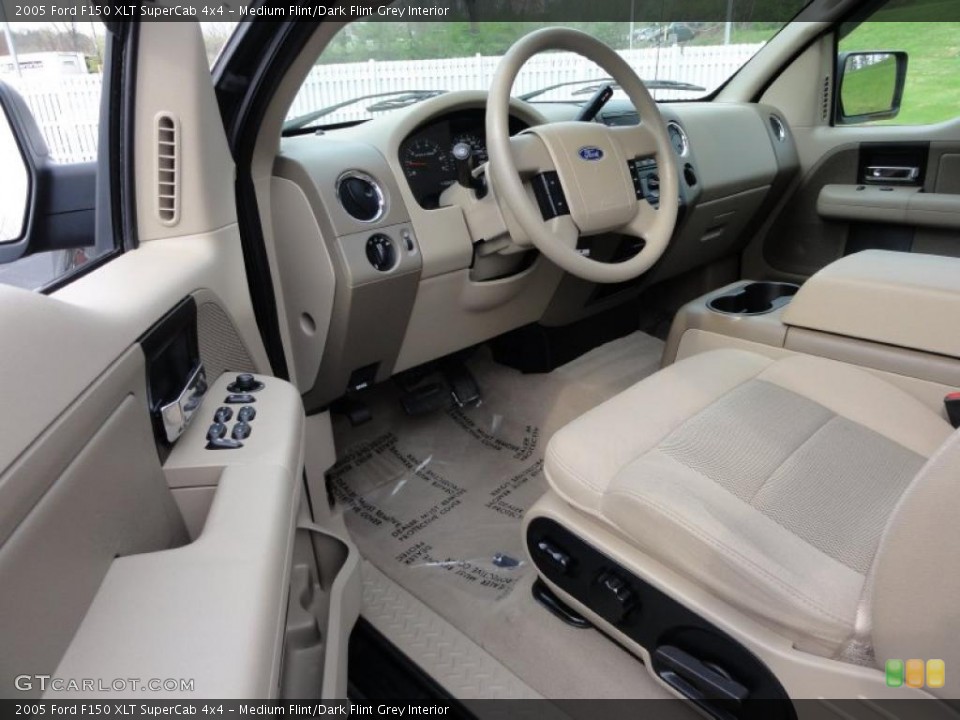 Medium Flint/Dark Flint Grey Interior Photo for the 2005 Ford F150 XLT SuperCab 4x4 #48204562